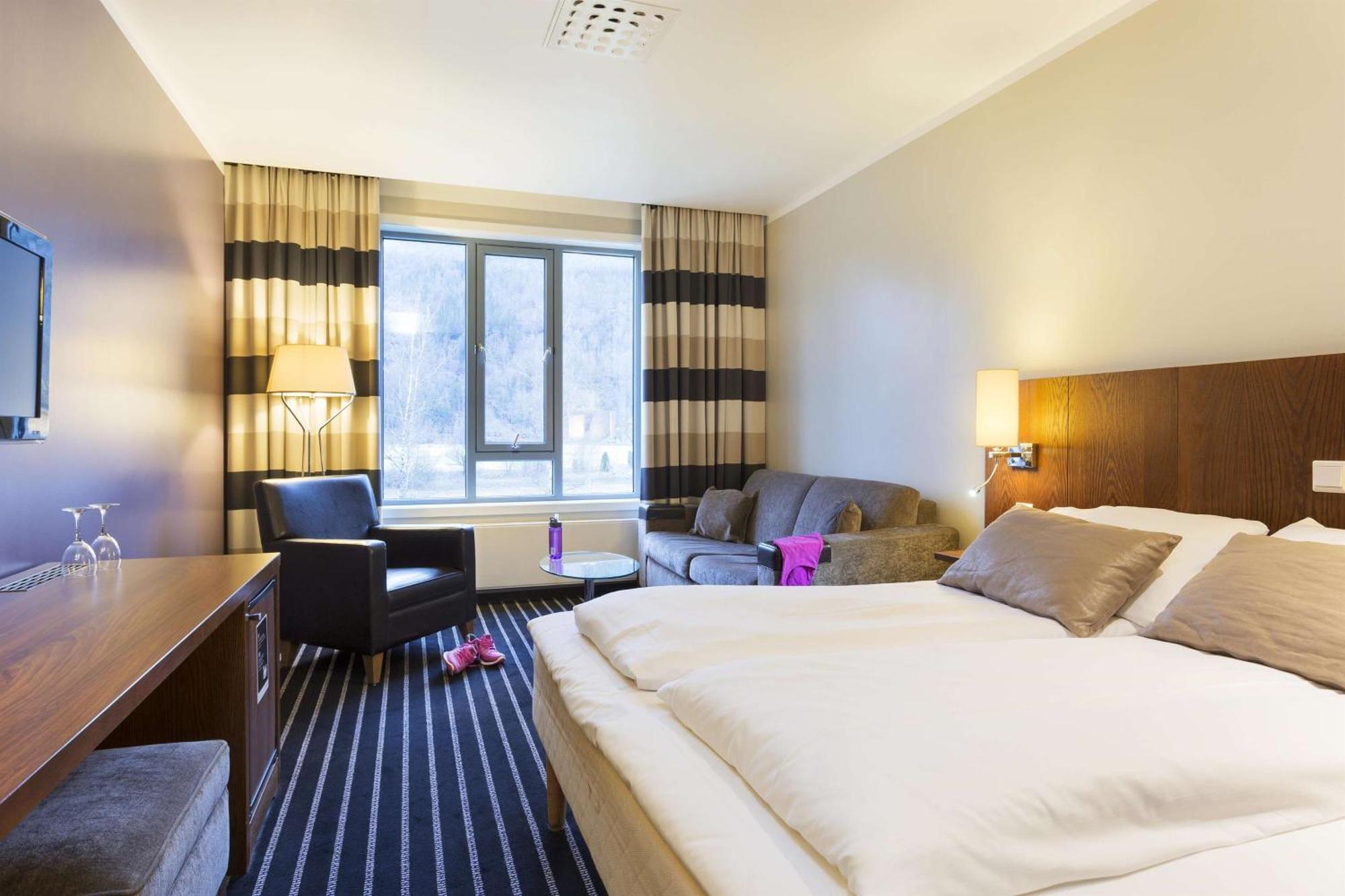 Scandic Sunnfjord & Hotel 4*